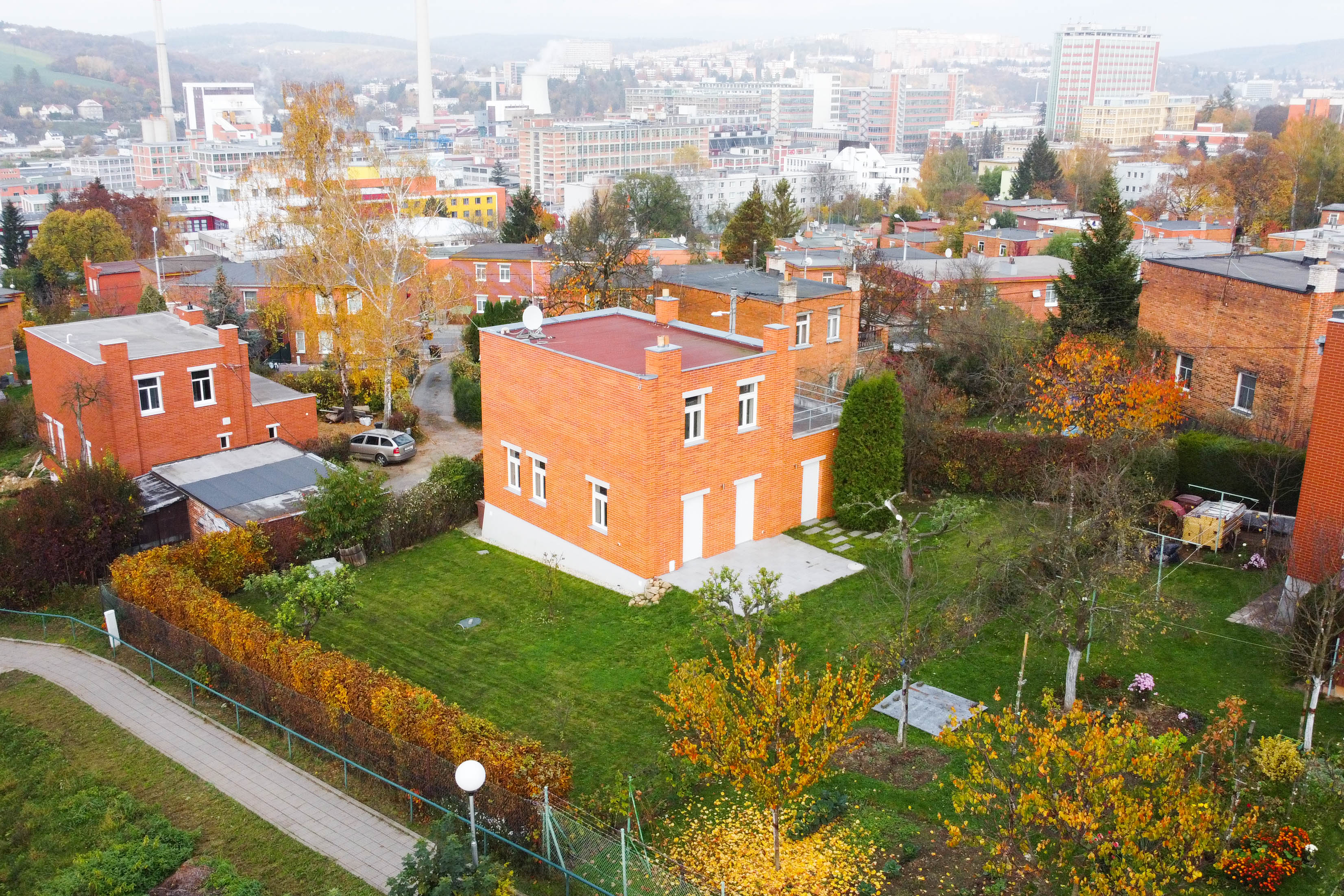 Baťovský jednodomek z dronu